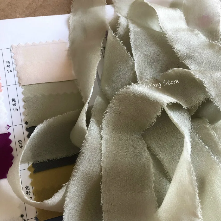 Лента из натурального чистого шелка 5 метров 25 мм 50 с потертостями тафта