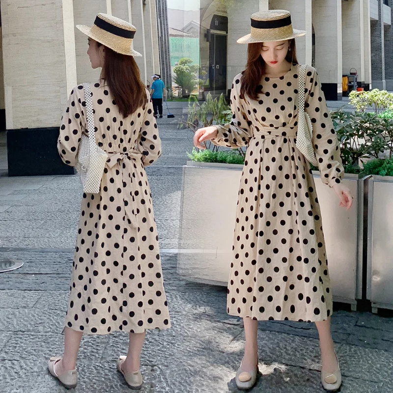 Женское платье для кормящих мам бежевое в черный горошек с длинными