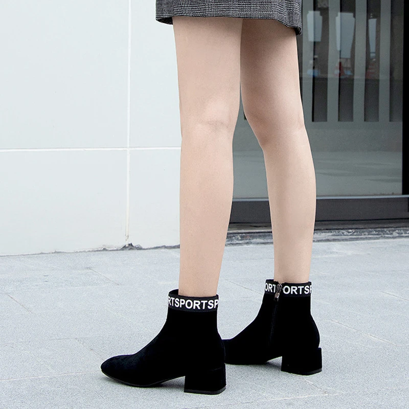 Женская обувь ботинки на шнуровке 2019 г. Новые модные меховые с буквенным принтом