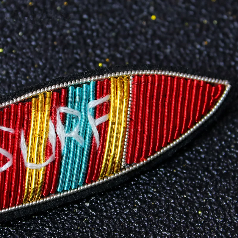

Hand-embroidered SURF surfboard brooch high-end female Indian silk badge creative wild brooch accessories