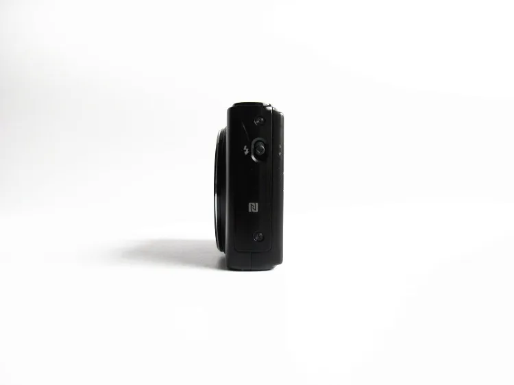 USED Canon PowerShot SX610 HS - Wi-Fi Enabled 18x Optical Zoom (25–450mm) 20.2 Megapixel High-Sensitivity CMOS digital camera |