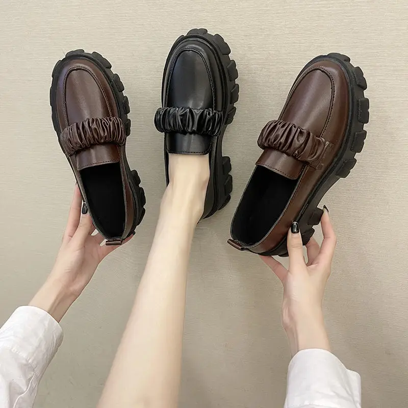 

Small Leather Shoes Female 2021 New Wild Thick High Heel Retro Black Work Shoes Spring and Autumn Sponge Cake Low Single Shoes