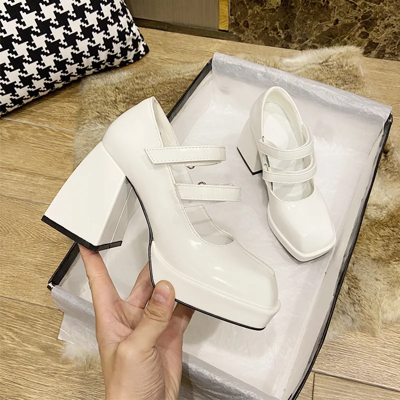

High heeled shoes women's thick heeled 2020 new French thick soled shoes waterproof platform square head shallow mouth