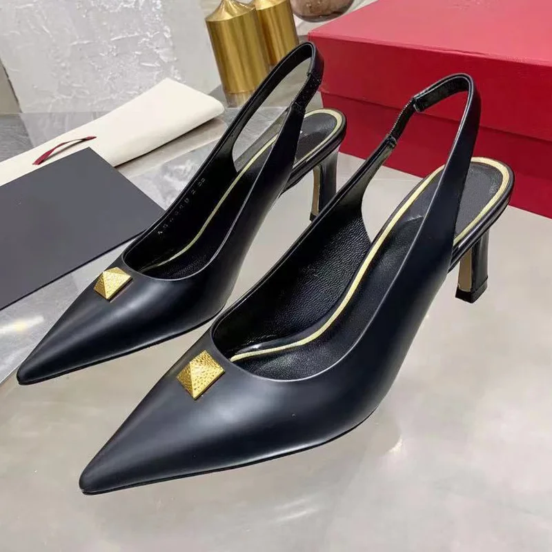 

Summer FashionWomen Shoes Roman Stud Rockstud Leather Slingback Pumps Designer Luxury Brands 2021Ladies Sexy Elegant 7cm Sandals