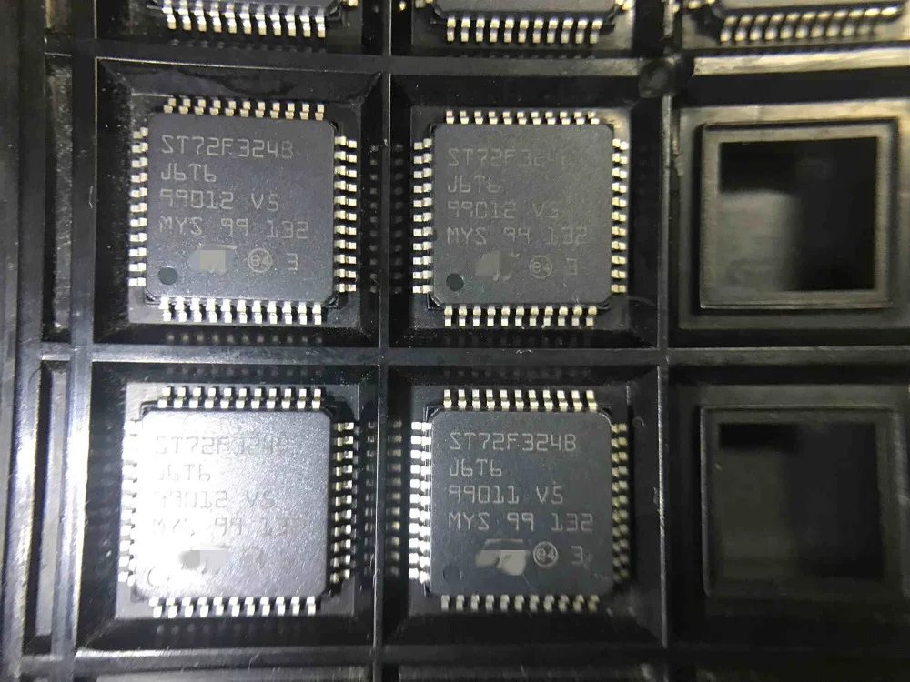

3PCS ST72F324BJ6T6 ST72F324BJ6 ST72F324 ST72F324B Electronic components chip IC