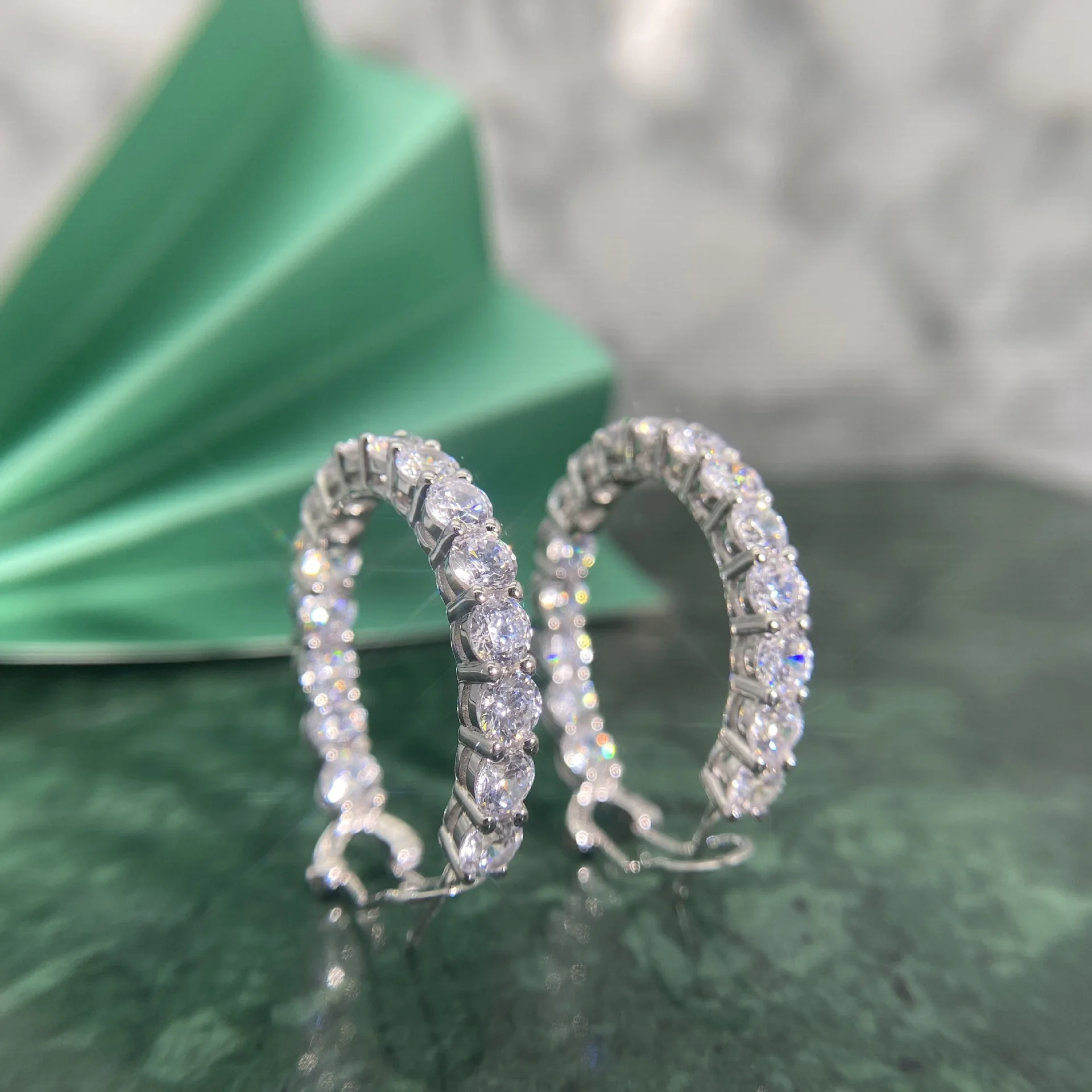 Реальные 925 серебро белый круглый синтетический алмазный циркон обруч с камнем