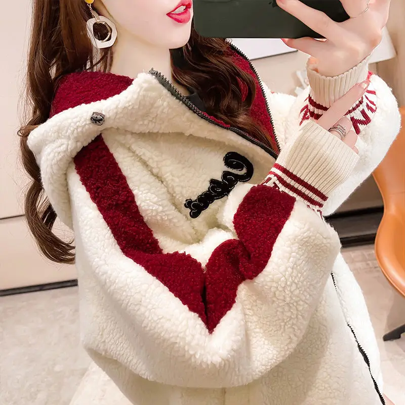 

2021 size fat mm fashion design with velvet padded coat female foreign embroidery zipper gas cardigan hooded lamb velvet vests
