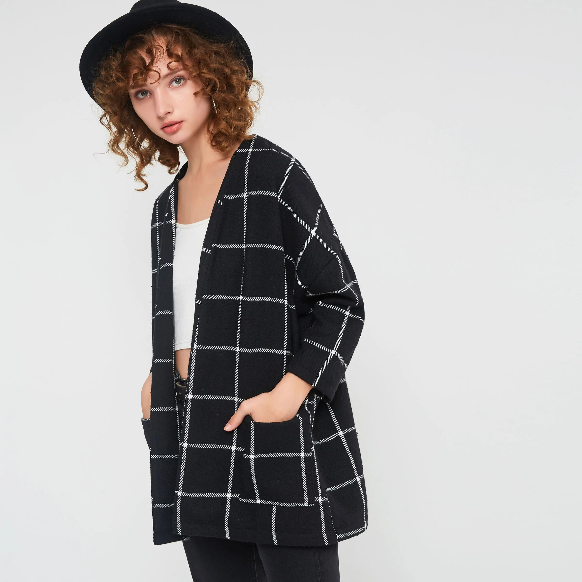 Женское повседневное шерстяное пальто черное свободное клетчатое в стиле
