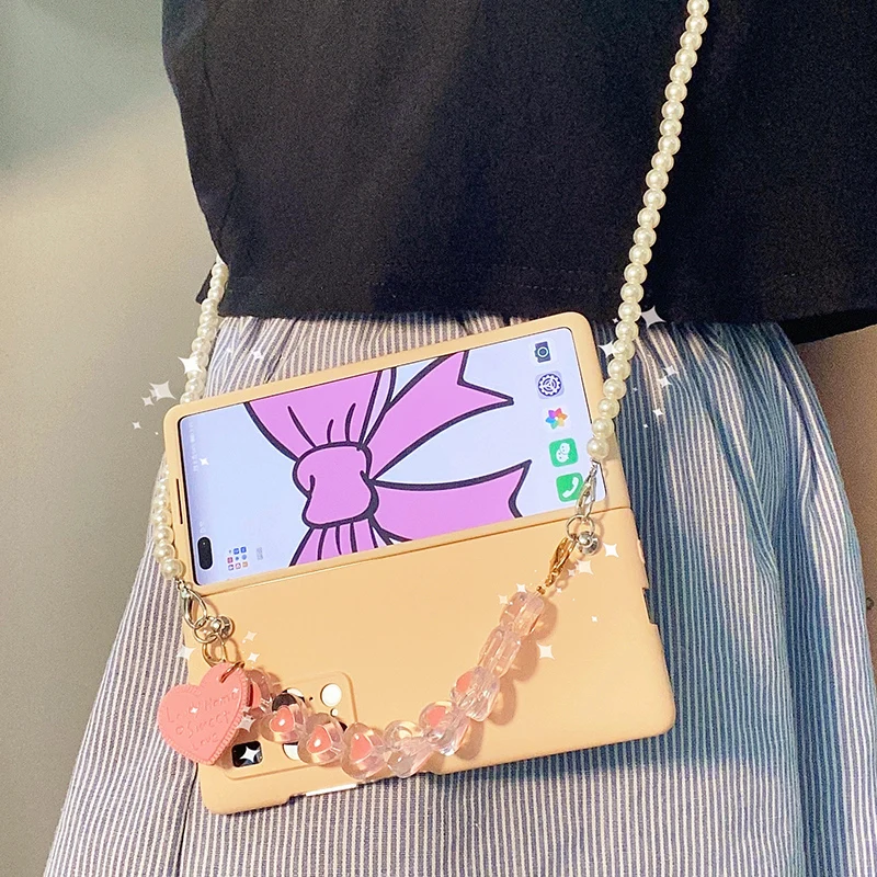 Fashion Cute Conque For Samsung Galaxy Z Fold 4 2 3 5G Small Love Heart Bracelet Long Pearl Chain Crossbody Pink Case Cover
