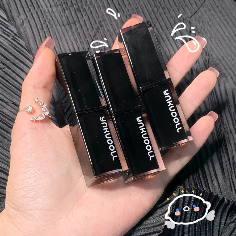 Маленькая черная туба зеркальная помада не тускнеет чистый красный один и тот же