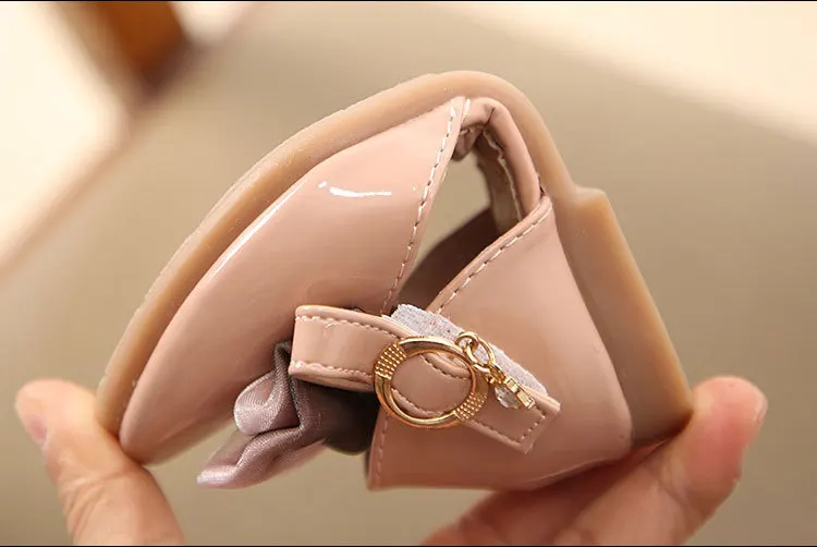 

Spring and Summer New Sandals Girls Soft Sole Bow Princess Cute Breathable Baby Single Shoes Leather Shoes Little Girl Shoes