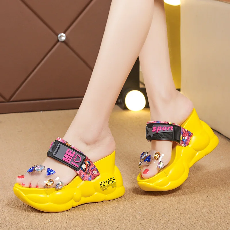 

2020 Summer Women Transparent PVC Sandals Fashion Rhinestones Open Toe Platform Slope Heel Shoes Woman Outdoor Beach Slippers