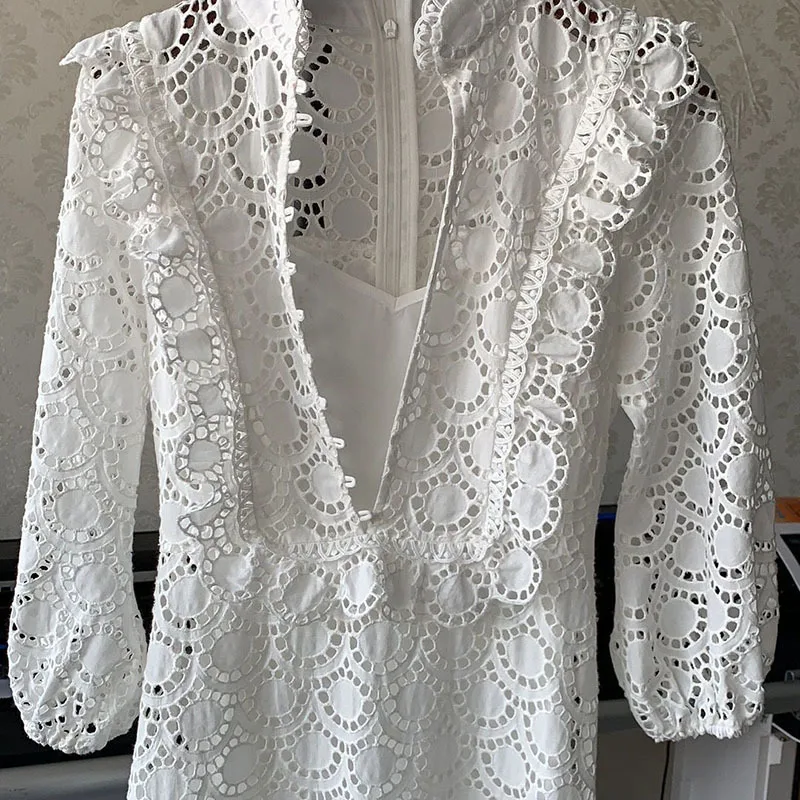 

DEAT Women White Embroidery Patchwork Lace Hollow Dress New Stand Long Sleeve Loose Fit Fashion Tide Summer 2021 7D00445