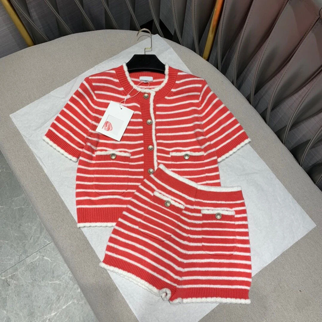 Женский трикотажный костюм в полоску однобортный Кардиган с круглым вырезом и