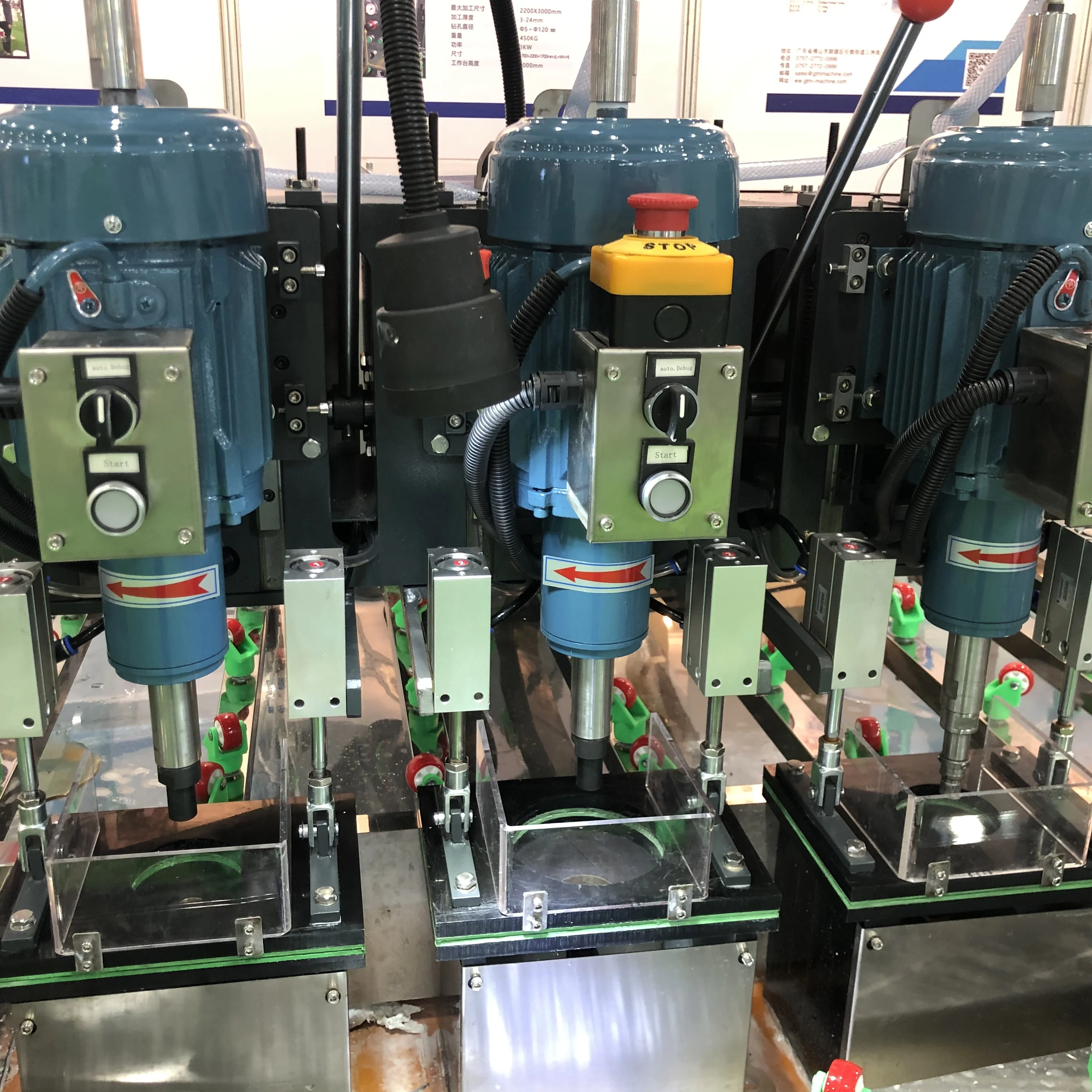 Функциональное стекло горизонтальный сверлильный станок с тремя головками |