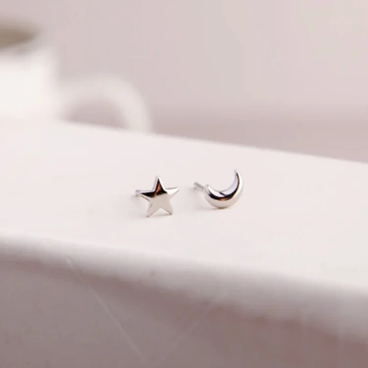 

2021 New Style Asymmetry Moon Star Earring Korean Charm Lady Silver Color Polishing Anti Allergy Earring Fit Women Party Jewelry