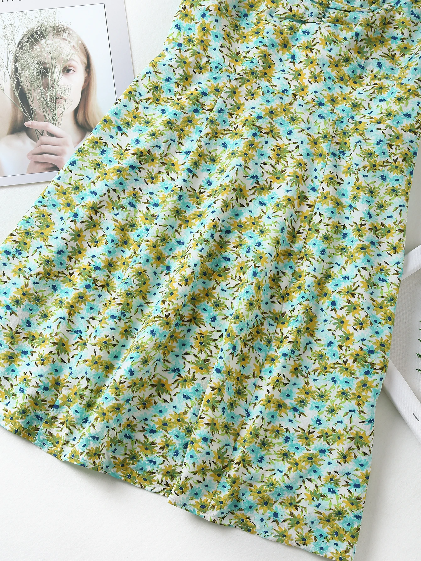 

2020 Summer Floral Daisy V-neck Bubble Sleeve The Foreign Spirit Fairy Dresses with A Waist and Lantern Sleeves Female