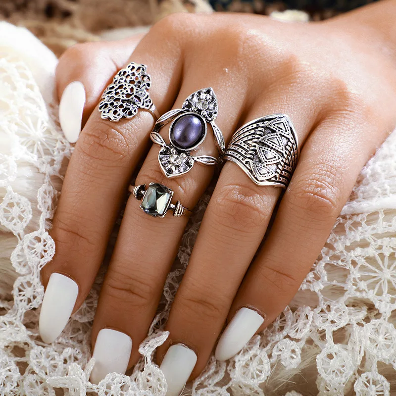Женское винтажное серебряное кольцо с фиолетовым камнем в готическом стиле
