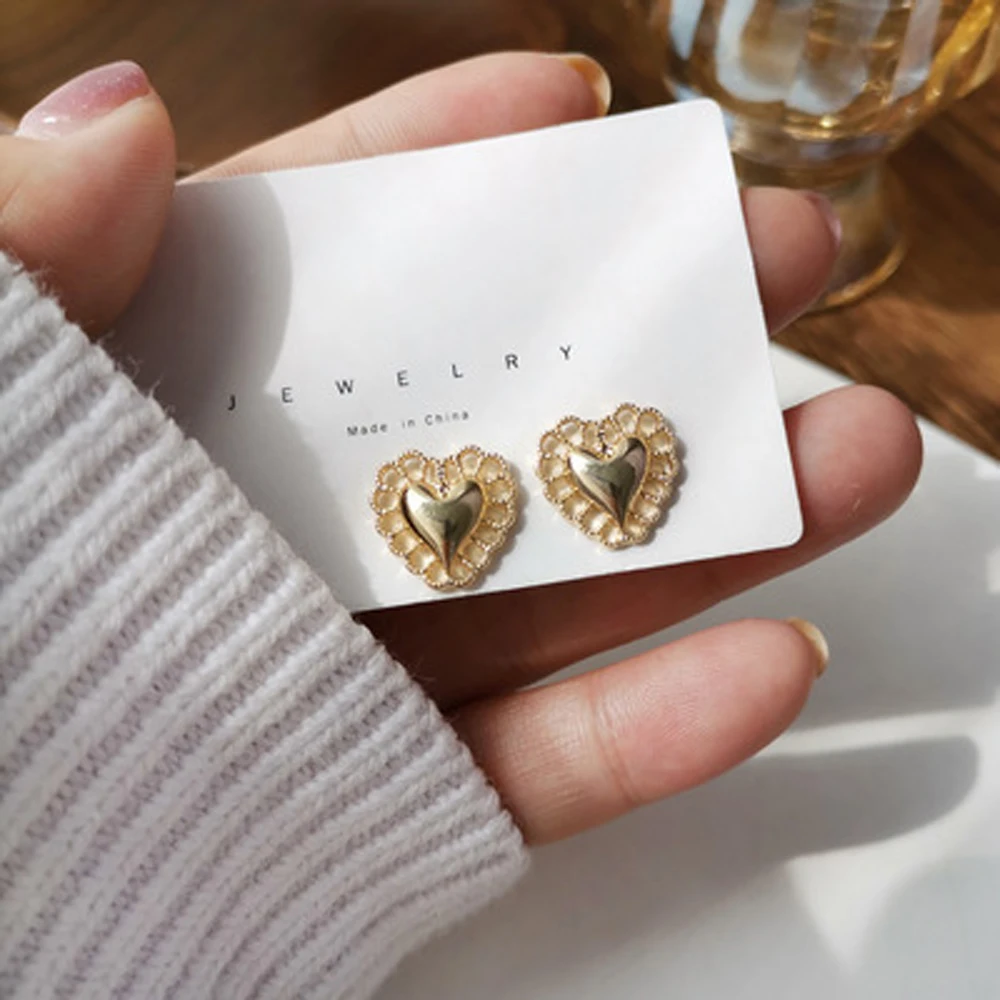 

Han Edition Stud Earrings Creative Design Fashion And Personality Hollow Out Heart Shaped Earrings Female Romantic Jewelry Gifts