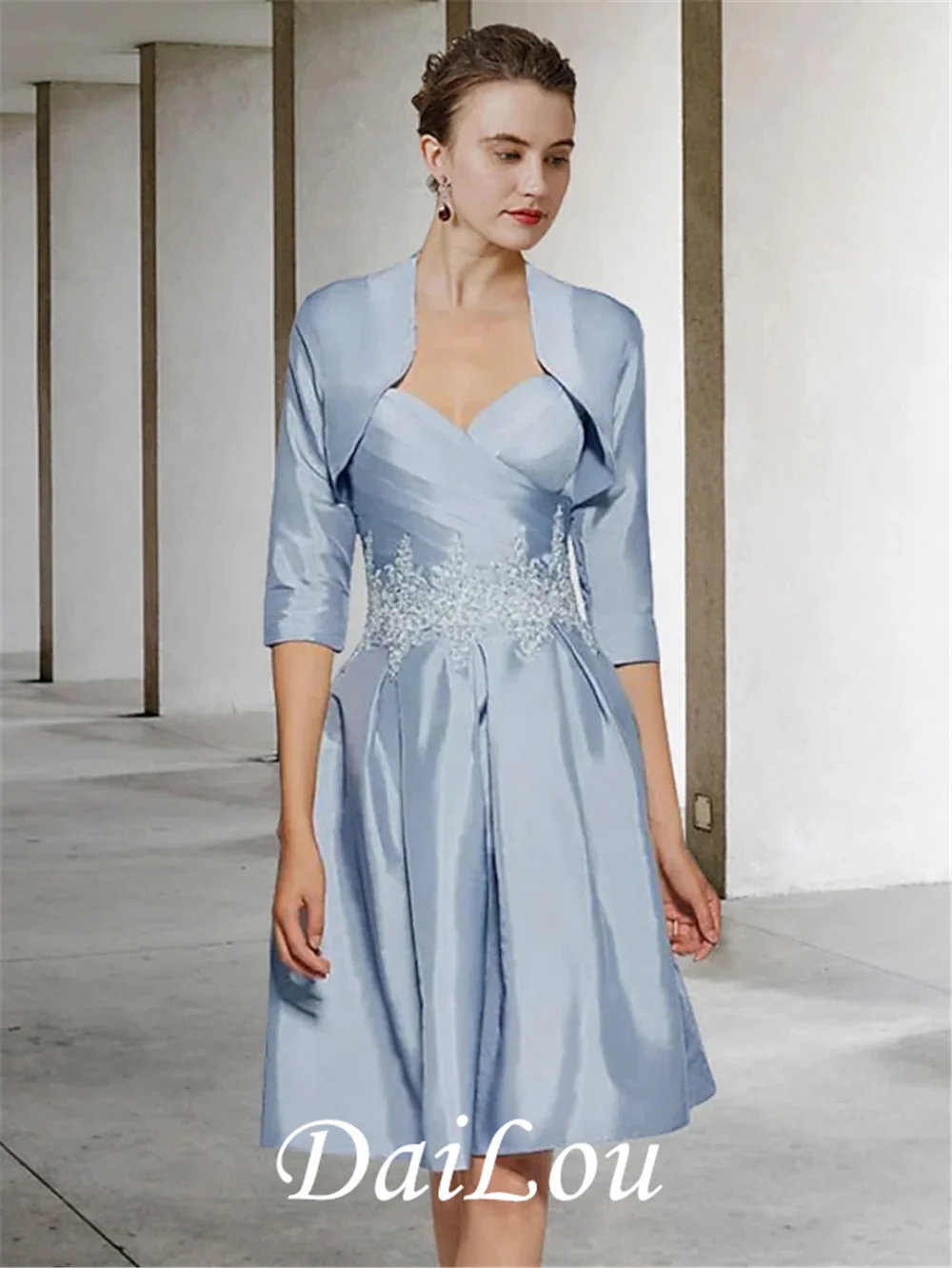 

Two Piece A-Line Mother of the Bride Dress Elegant Strapless Knee Length Taffeta Sleeveless with Pleats Appliques 2021