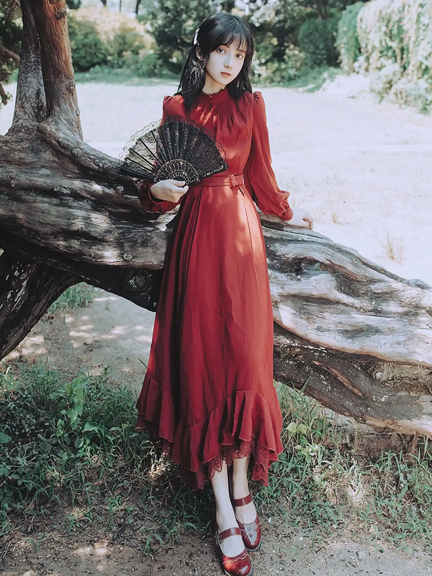 

Make asymmetric vertical cutting large ruffled lace stitching red dress to sell above
