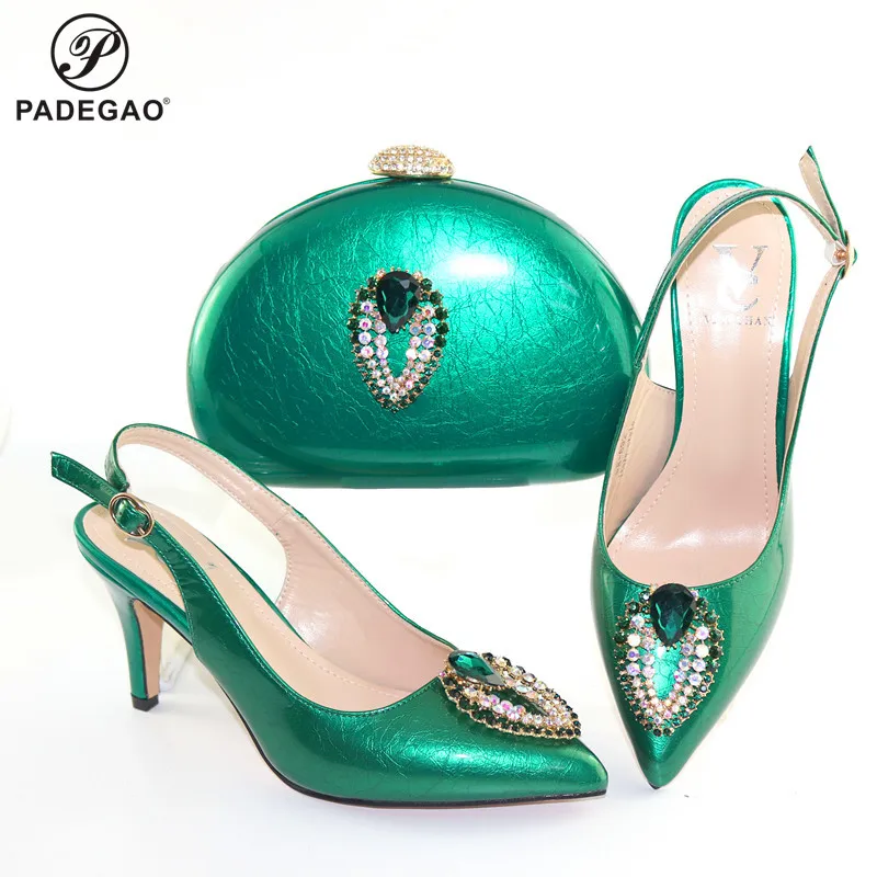 Зеленые женские туфли и подходящая к ним сумка комплект из обуви сумки в