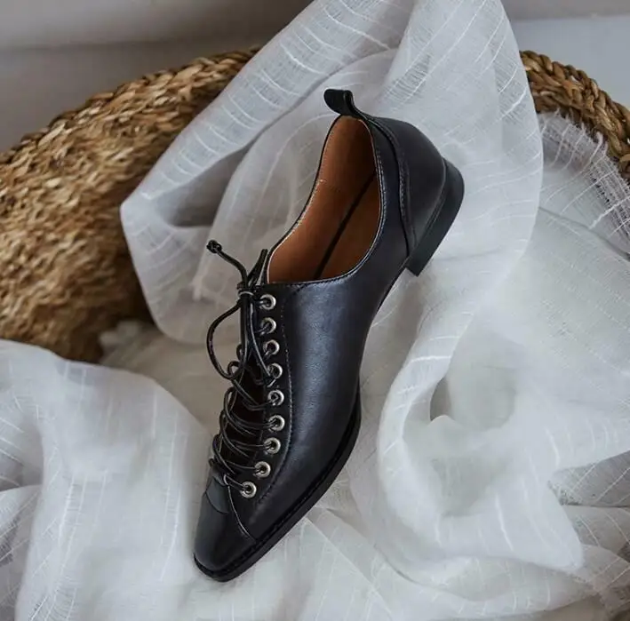 spesifikasi Sepatu Pump Kulit Berongga Gotik Wanita Chic Berenda Hak Rendah Kasual Hitam Krem Baru