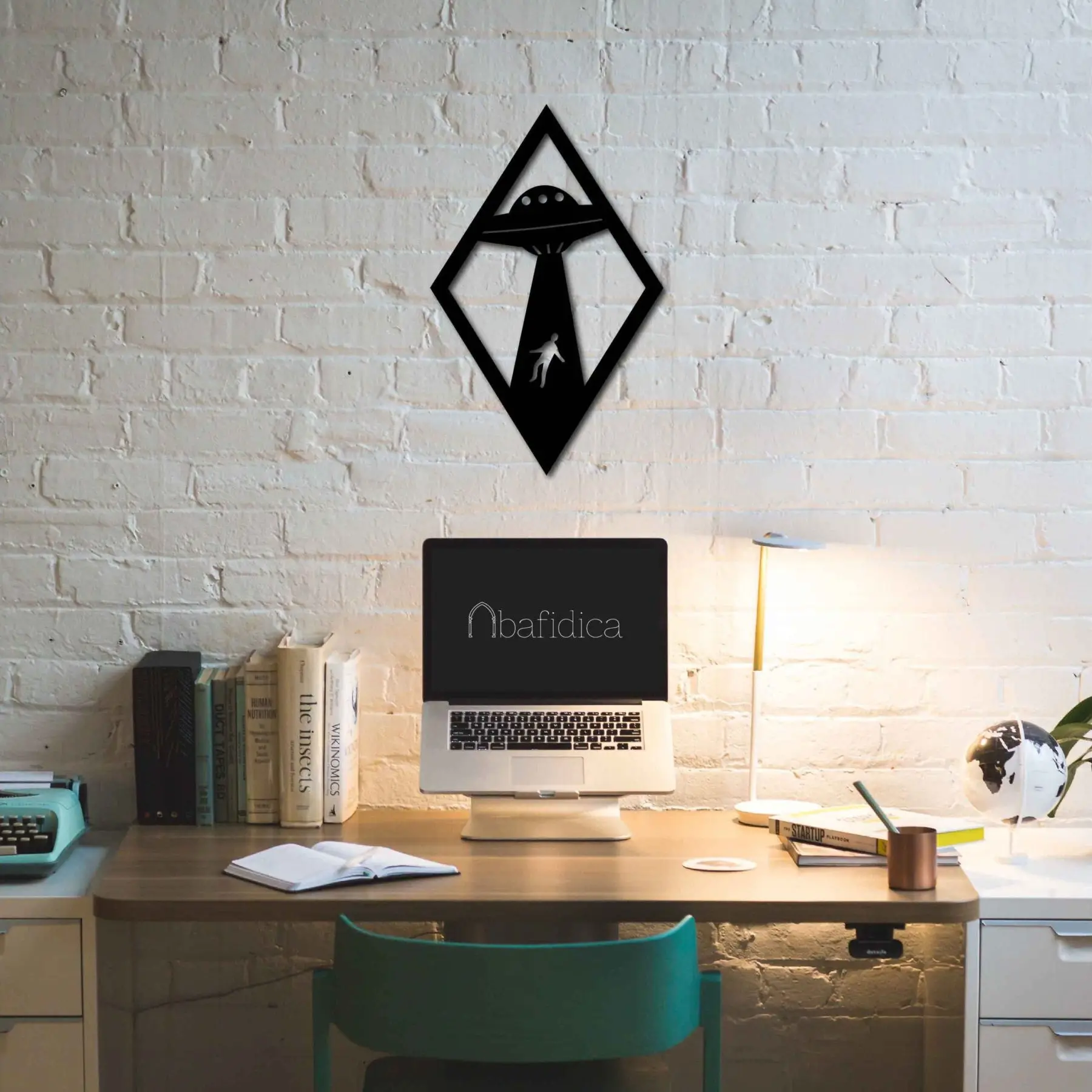 

UFO Unidentified Flying Object Alien Ship Hanging Ornament Metal Wall Art Home Decor Interior Office Decoration Gifts