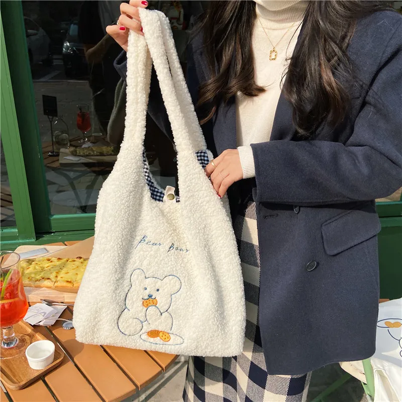 

Плюшевая женская сумка большой емкости на осень и зиму, Студенческая женская сумка с вышивкой из овечьей шерсти, женская сумка для покупок, ...