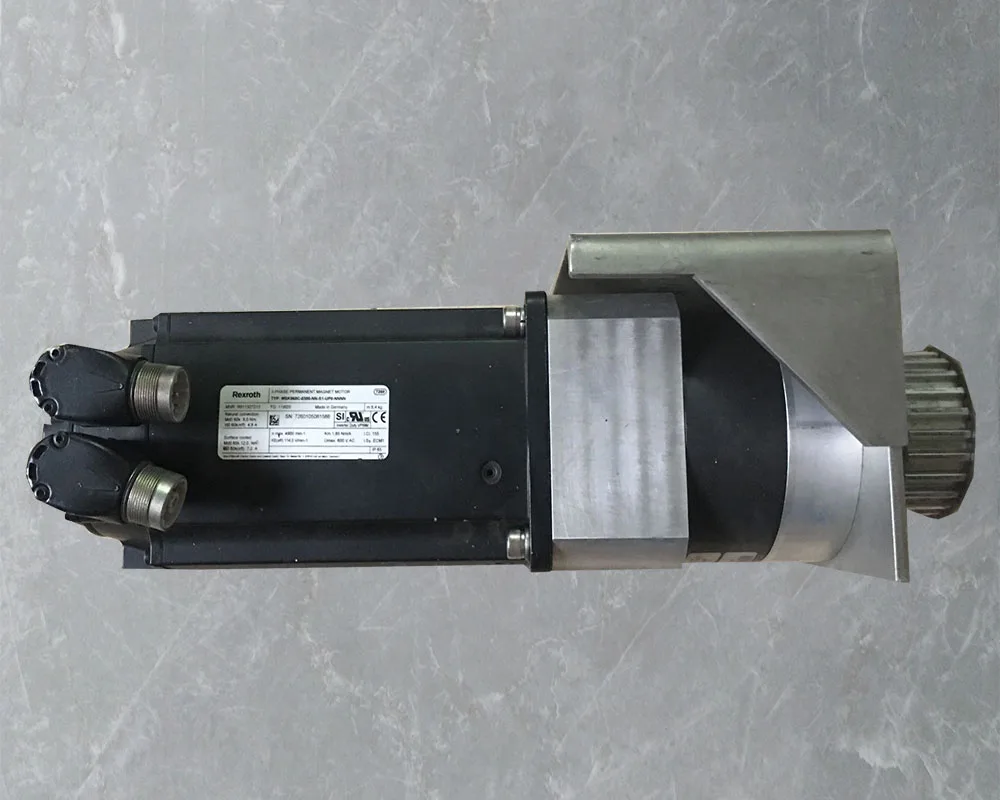 

REXROTH SERVO MOTOR MSK060C-0300-NN-S1-UP0-NNNN SPOT STOCK DECELERATION HEAD GOOD IN CONDITION PLEASE INQUIRY