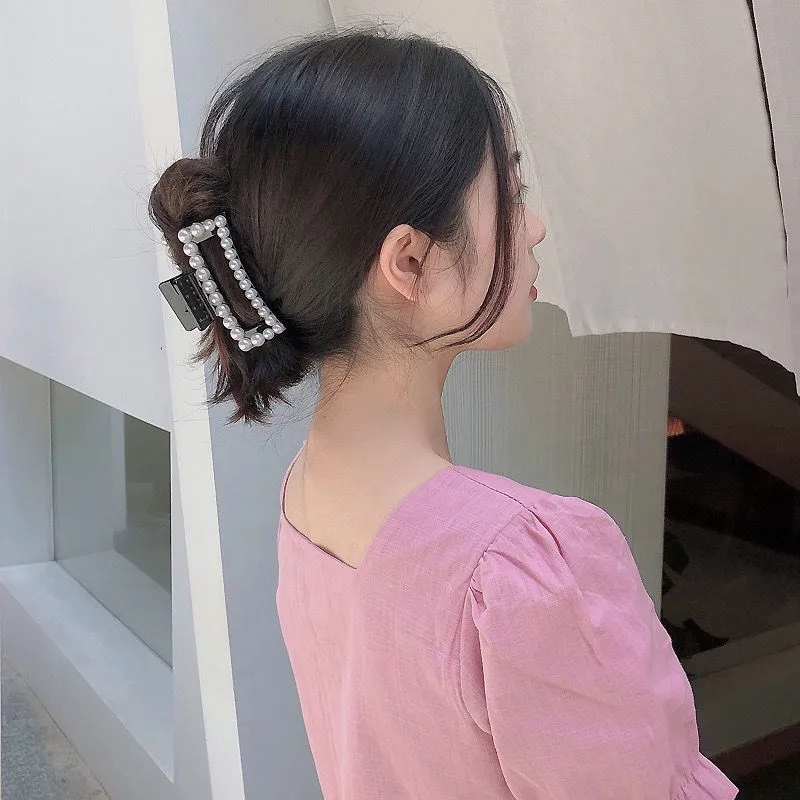 

AOMU 2020 New Hyperbole Big Pearls Acrylic Hair Claw Clips Big Size Makeup Hair Styling Barrettes for Women Hair Accessories