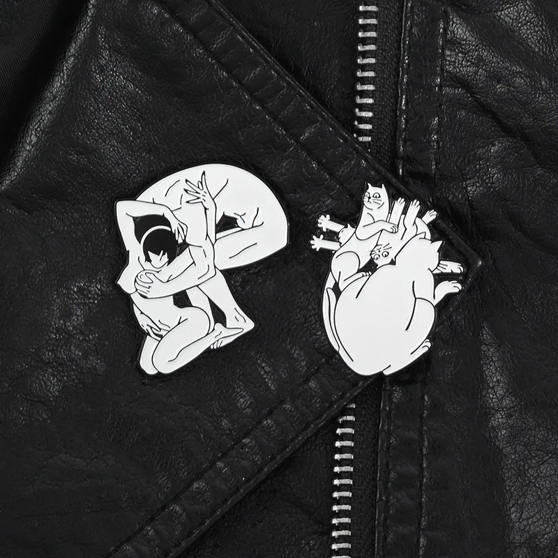 

Black White Skull Skeleton Brooch Women Head Pin High Quality Skull Heart Pins Skull Lapel Pin Badges Skull Jewelry Gifts