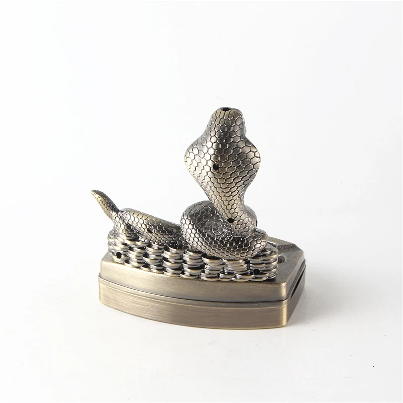 Новый тип смолы Металлическая Пепельница Кобра модель пепельница с зажигалкой