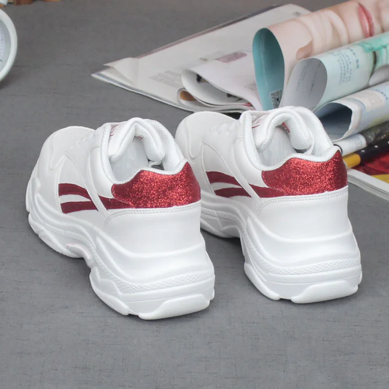 Женские кроссовки на толстой подошве Белые Повседневные вулканизированной