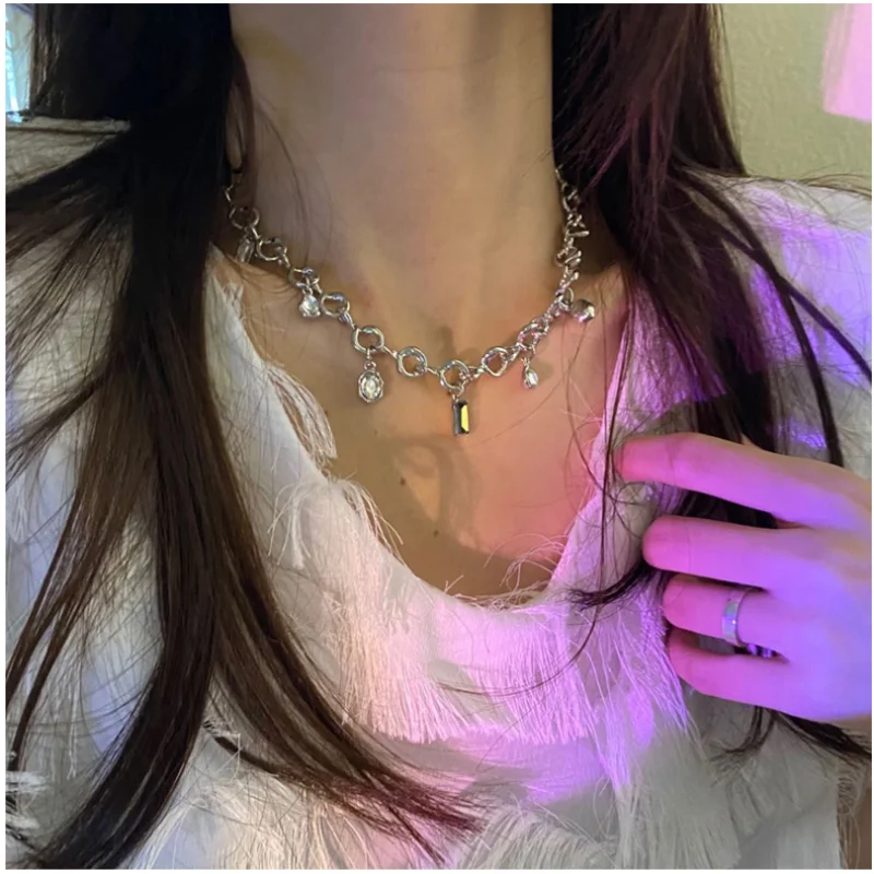 

Fashion Jewelry Crystal Pendant Necklace Popular Design Silvery Plating Chain Necklace For Girl Fine Accessories