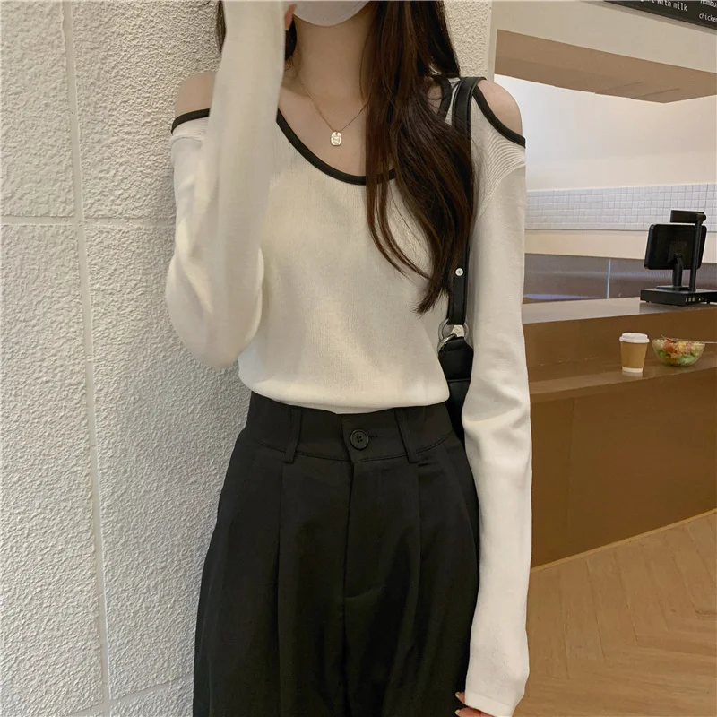 Свитер с круглым вырезом открытыми плечами и длинным рукавом | Женская одежда