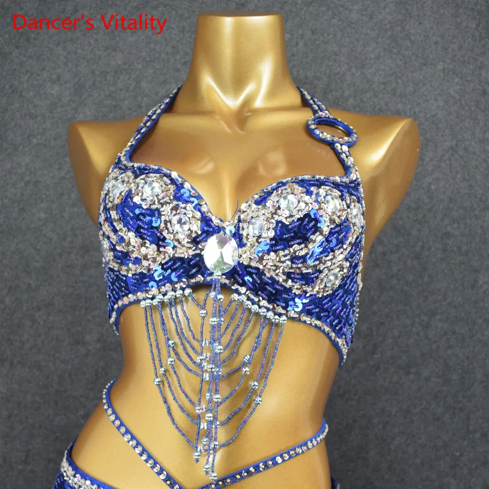 Роскошный детский костюм для танца живота украшенный бусинами и кристаллами