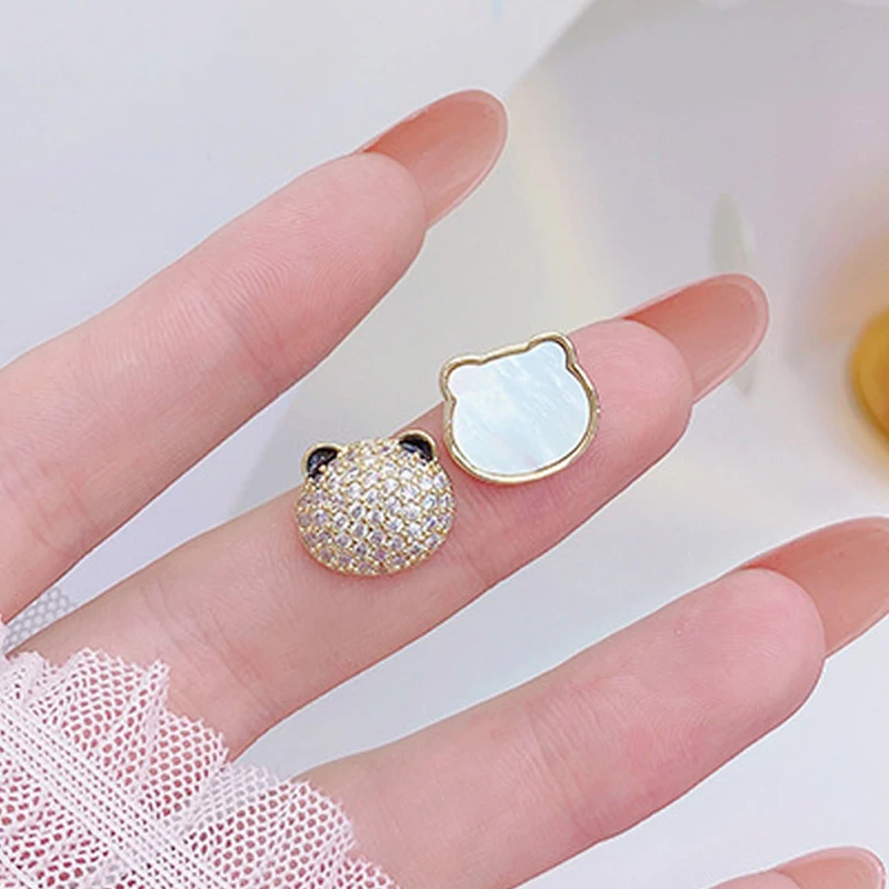 

Korean New Arrive Asymmetr Small Bear Head Earring for Women AAA Ziron cz Crystal Stud Earrings Minimalist Pendant Brincos