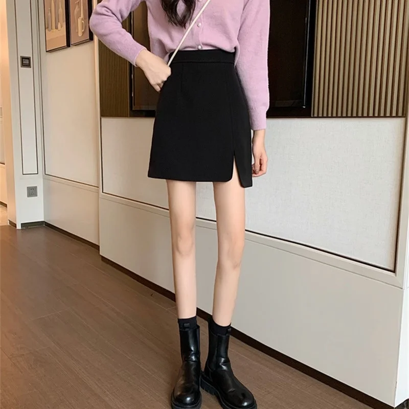 Женская короткая юбка с запахом черная тонкая трапециевидная высокой талией на