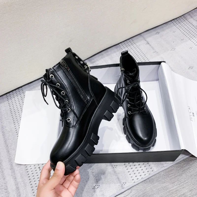 

Женские мотоциклетные ботинки, новые женские осенние модные женские ботинки на молнии, на низком каблуке, винтажные повседневные женские б...