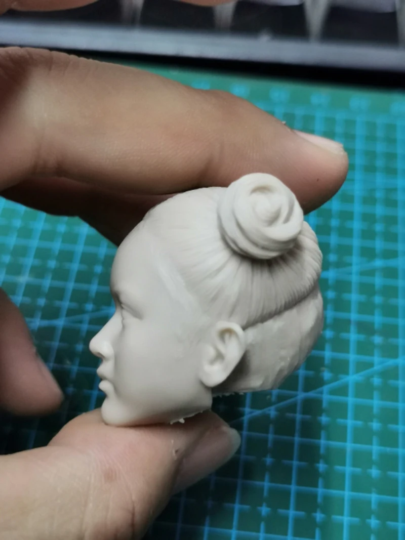 Неокрашенная модель головы для молодых девушек в масштабе 1/6 с двумя булочками