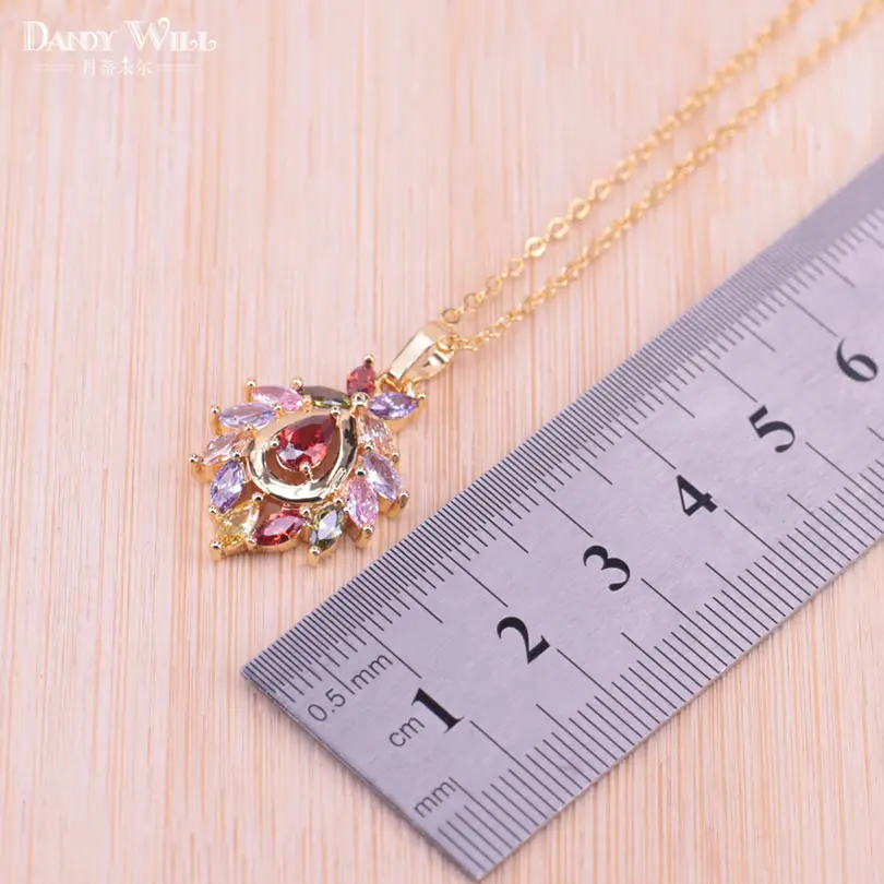 Набор ювелирных украшений золотого цвета искусственная