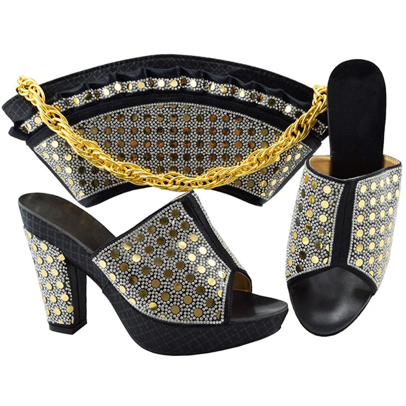 Комплект из обуви и сумки новейшего дизайна украшенный стразами модные