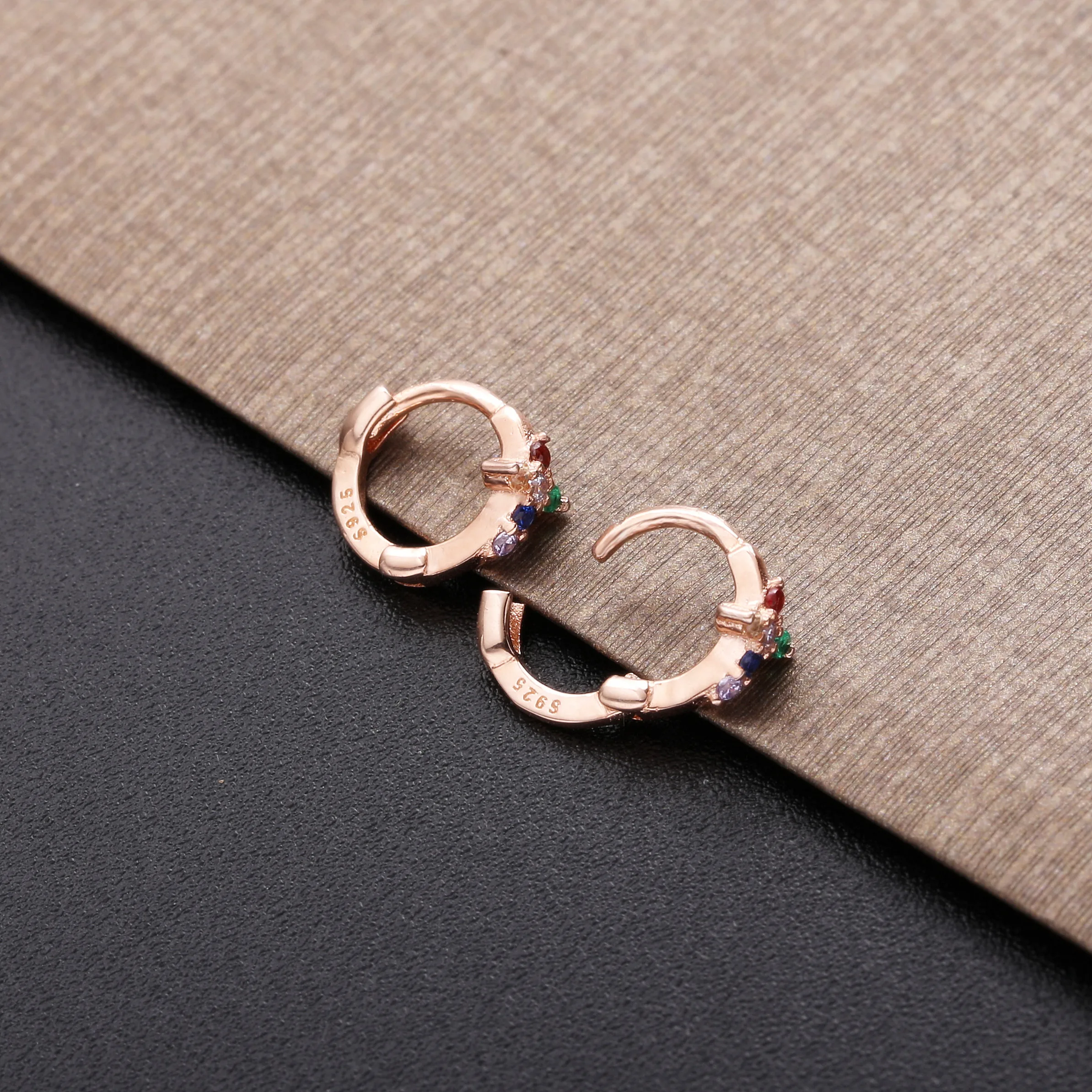 Женское кольцо с радужным крестом из серебра 925 пробы|Серьги-кольца| |