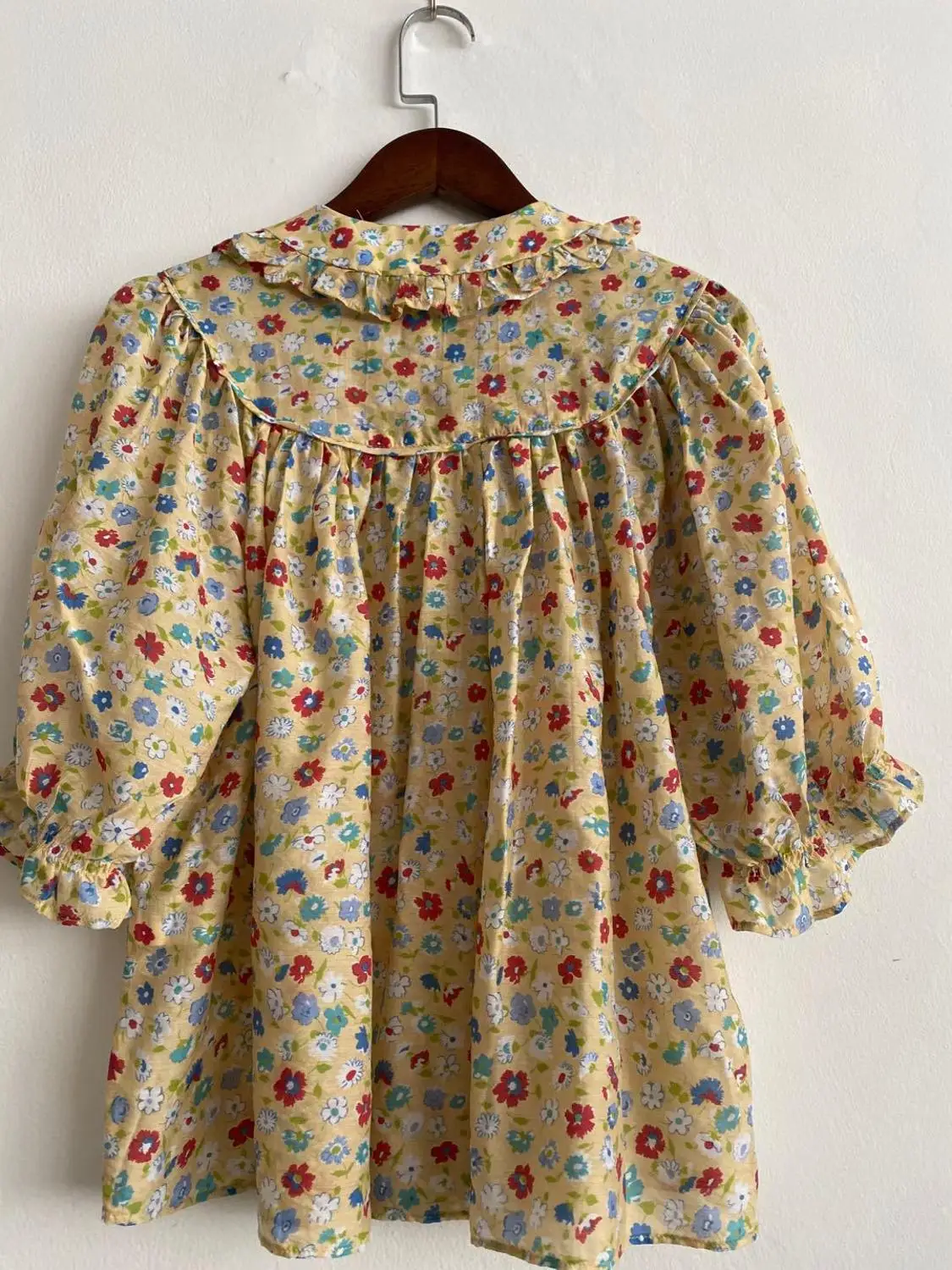 

Half Sleeve Women Shirt Floral Print Peter pan Collar Puff Sleeve Retro Ruffle Blouse and Tops with Buttons