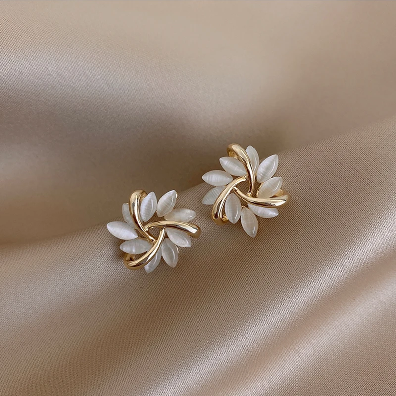 

Elegant and Exquisite Opal Petal Circle Stud Earrings For Woman 2021 New Classic Jewelry Luxury Party Girl's Unusual Earrings