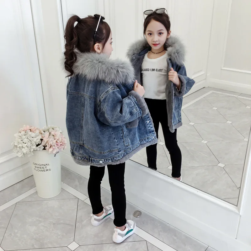 

Джинсовое пальто для девочек на осень и зиму, новинка 2020, корейские Детские кашемировые куртки с воротником из меха, модные теплые парки для ...