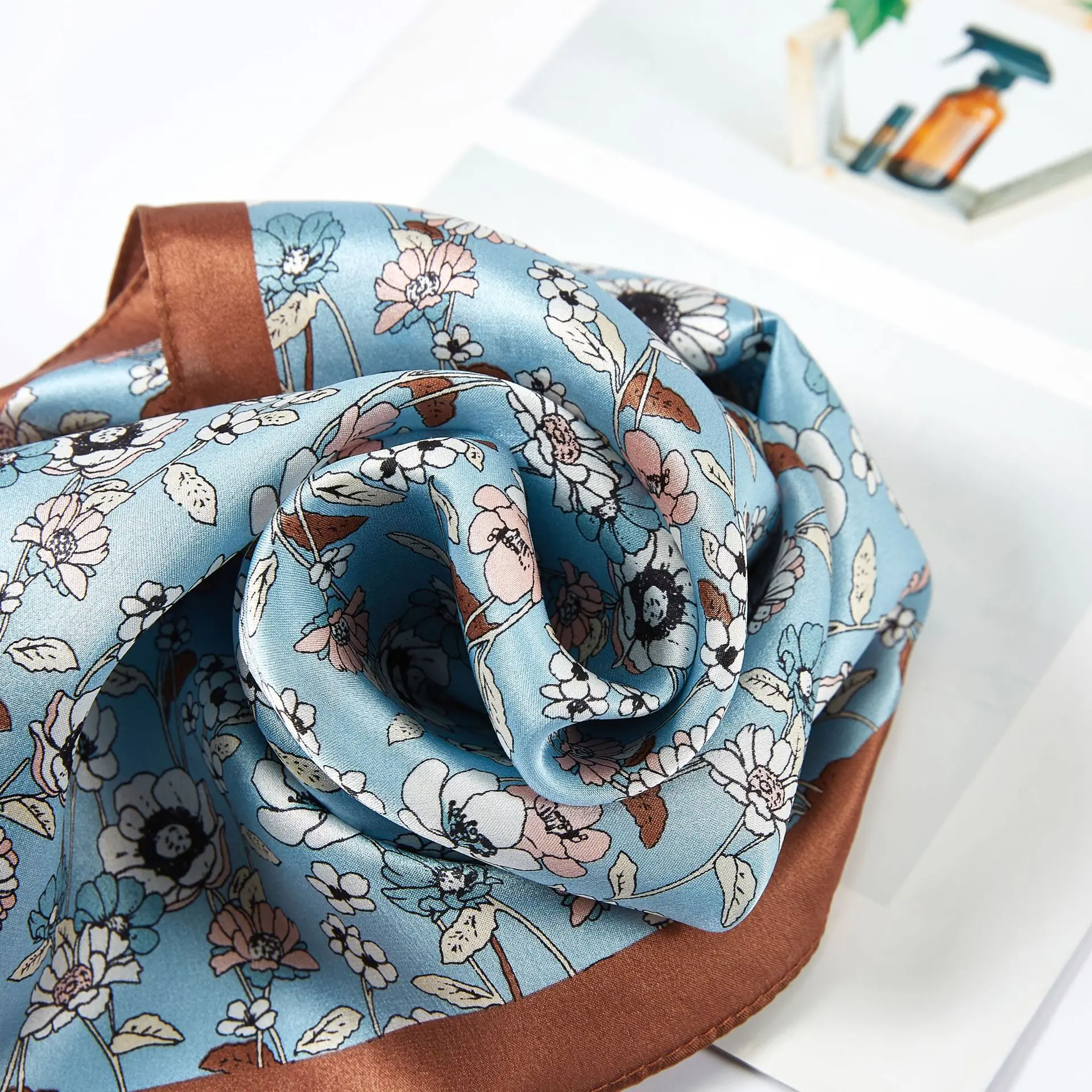

Fashion New Style Silk Square Scarf Female Fresh Daisy Print Flight Attendant Decorate Headscarf Customized Present 53*53cm