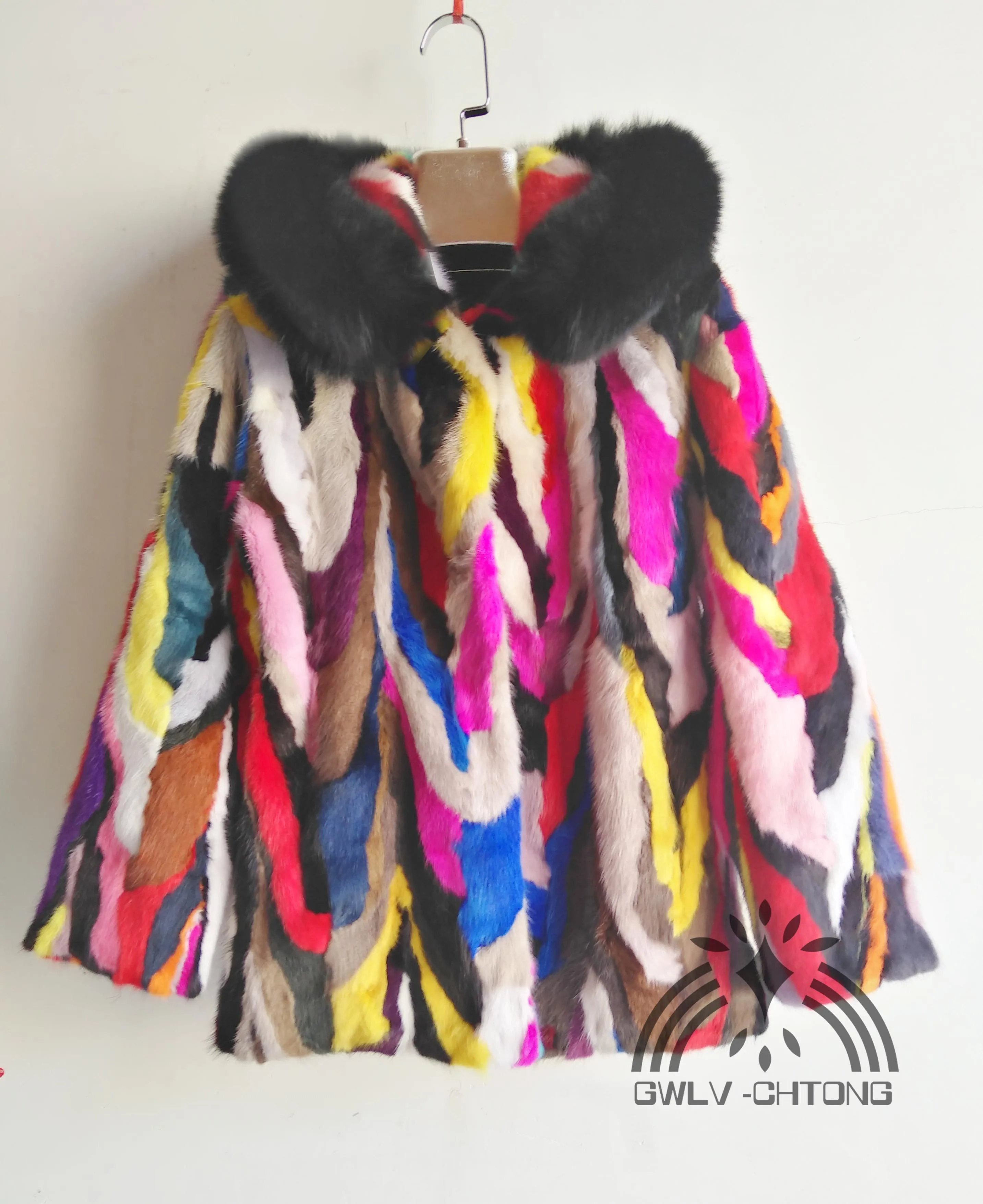 Женская разноцветная шуба из натурального меха норки зимняя с лисьим мехом на