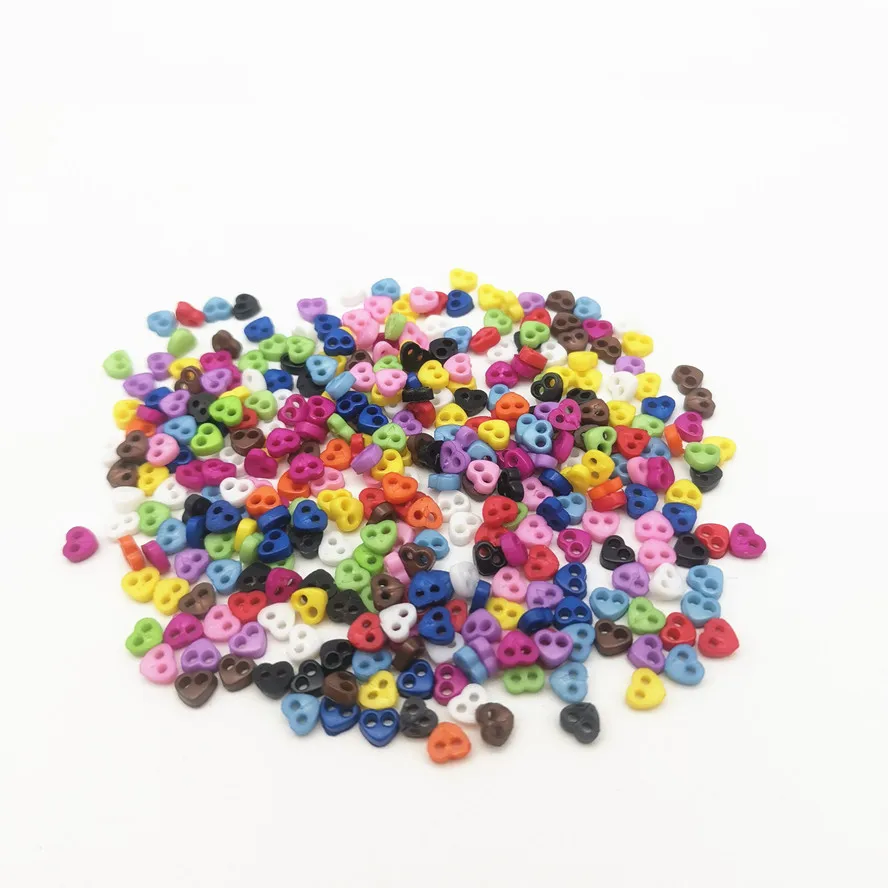 1000 шт. 4 мм смешанные пластиковые пуговицы в форме сердца с 2 отверстиями для